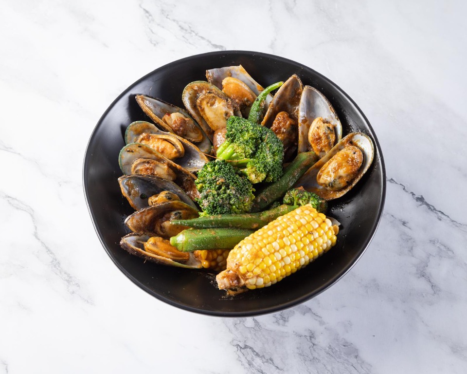 Mussels and vegetables
