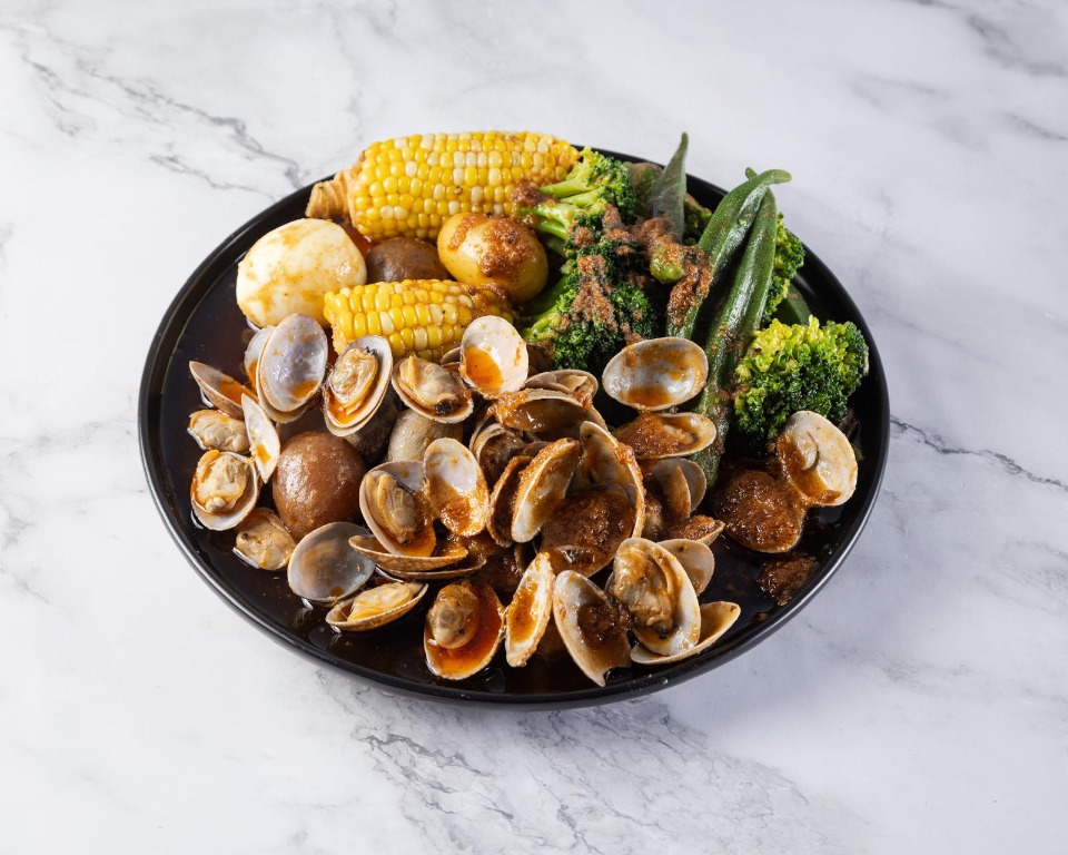 Clam boil platter
